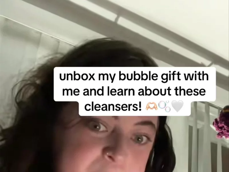 Unboxing + explaining skincare goft