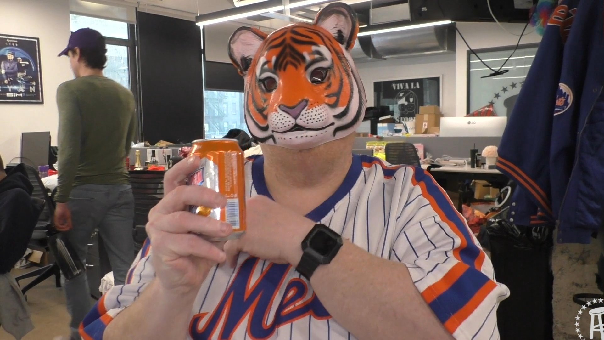 Tank Taste Test Ice Peak (Chinese Soda)