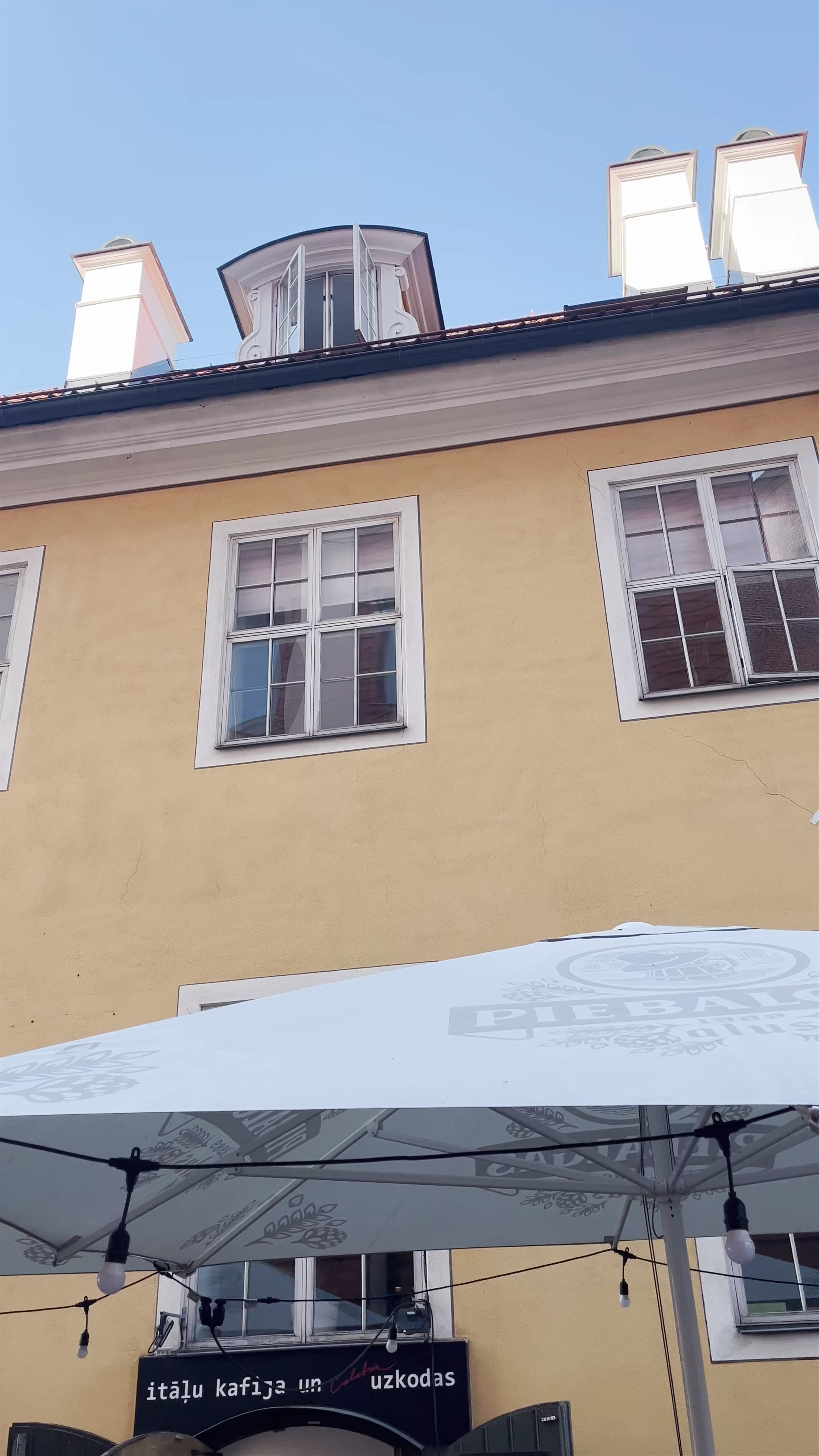 Itaļu kafija un Calabria uzkodas, Torņa iela, Central District