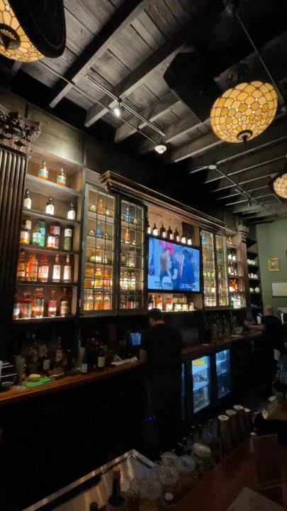 Mrs. Murphy’s Pub - Vibes on the First night at 9:30 - Pubs Near Me - Medford, Massachusetts
