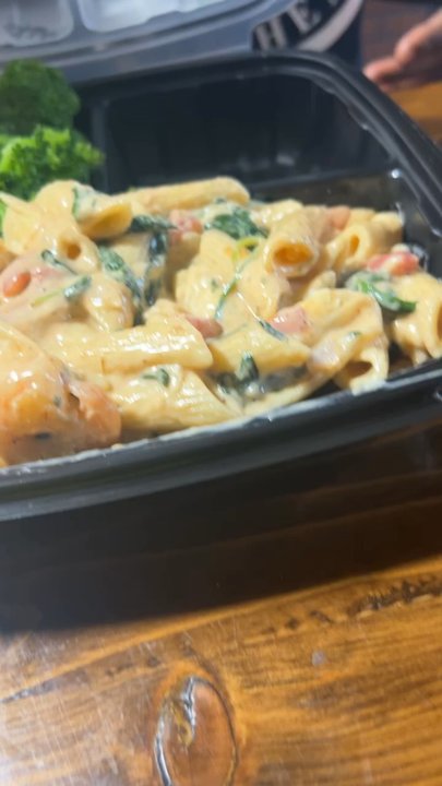 Del's Kitchen - Shrimp Cajun Alfredo Penne Pasta with Broccoli - Fast Food Near Me - Lithonia, Georgia