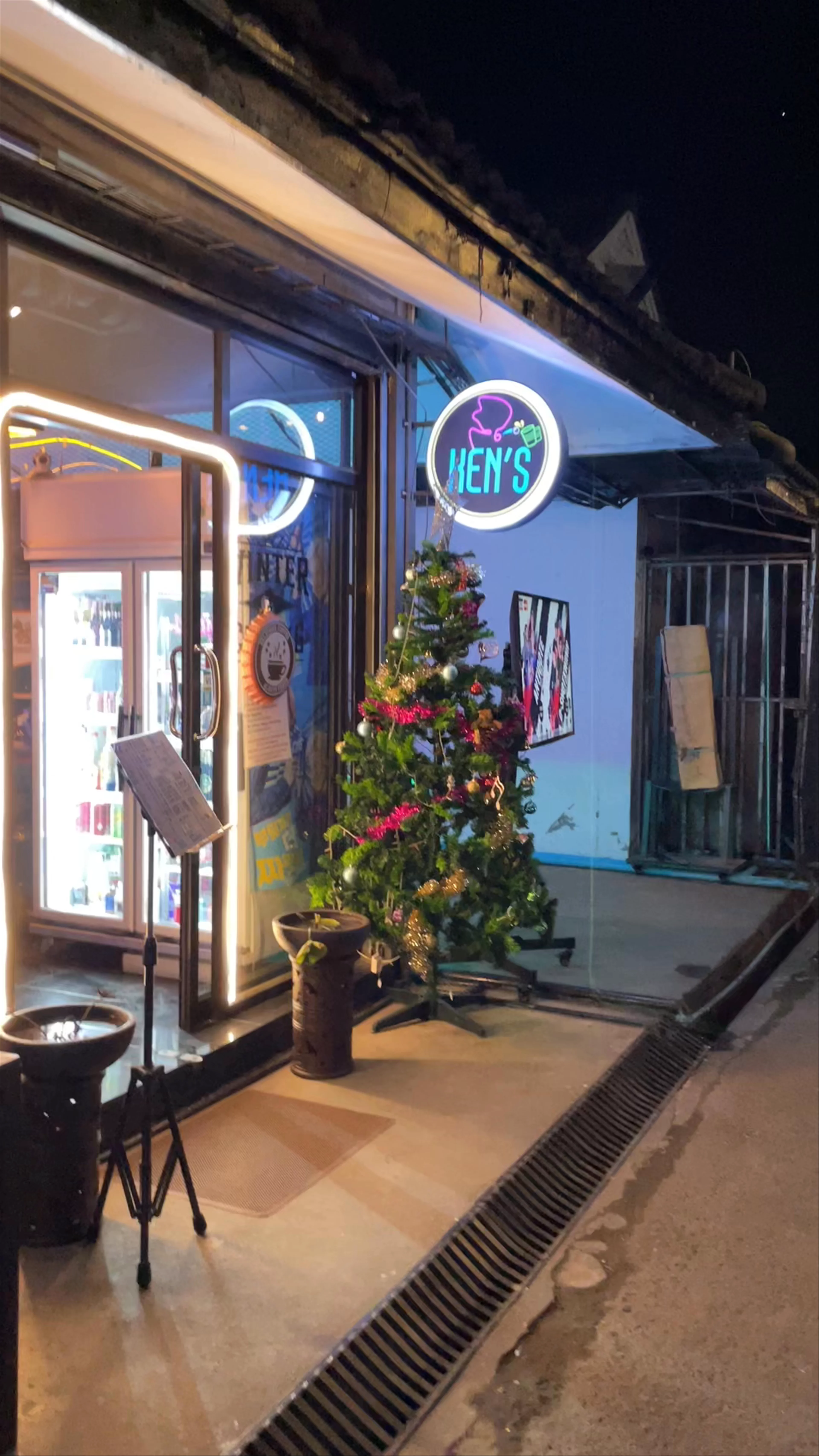 Ken's Bar