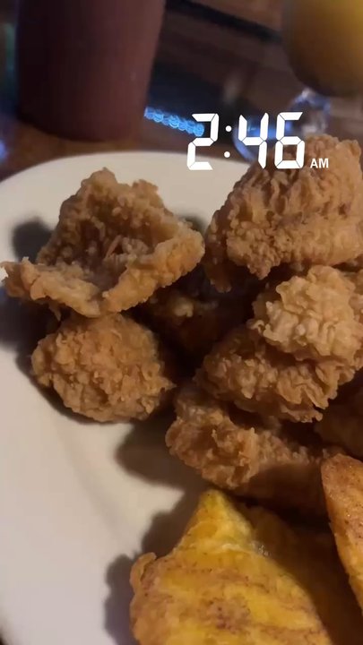 Los Pinos Cafe - Chicarrones De Mero y Tostones de Platano - Puerto Rican Near Me - San Juan, Puerto Rico