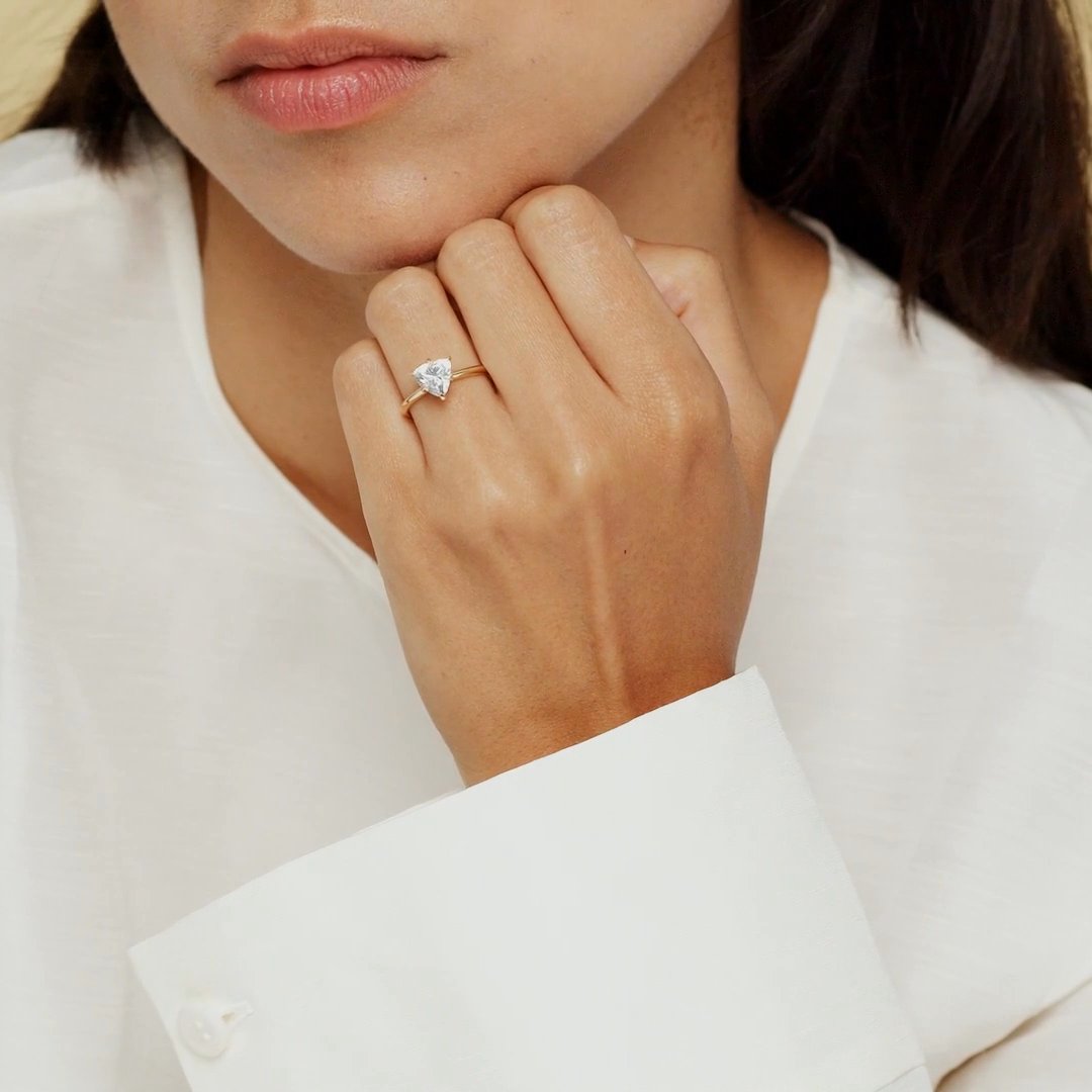 Knife-Edge | Trillant | 18k | Weißgold | bandAccent: Ohne Pavé-Besatz | hiddenHalo: no | diamondOrientation: vertical | caratWeight: other