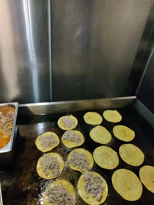 Quick N Split - Crenshaw - Burgers Near Me - Inglewood, California