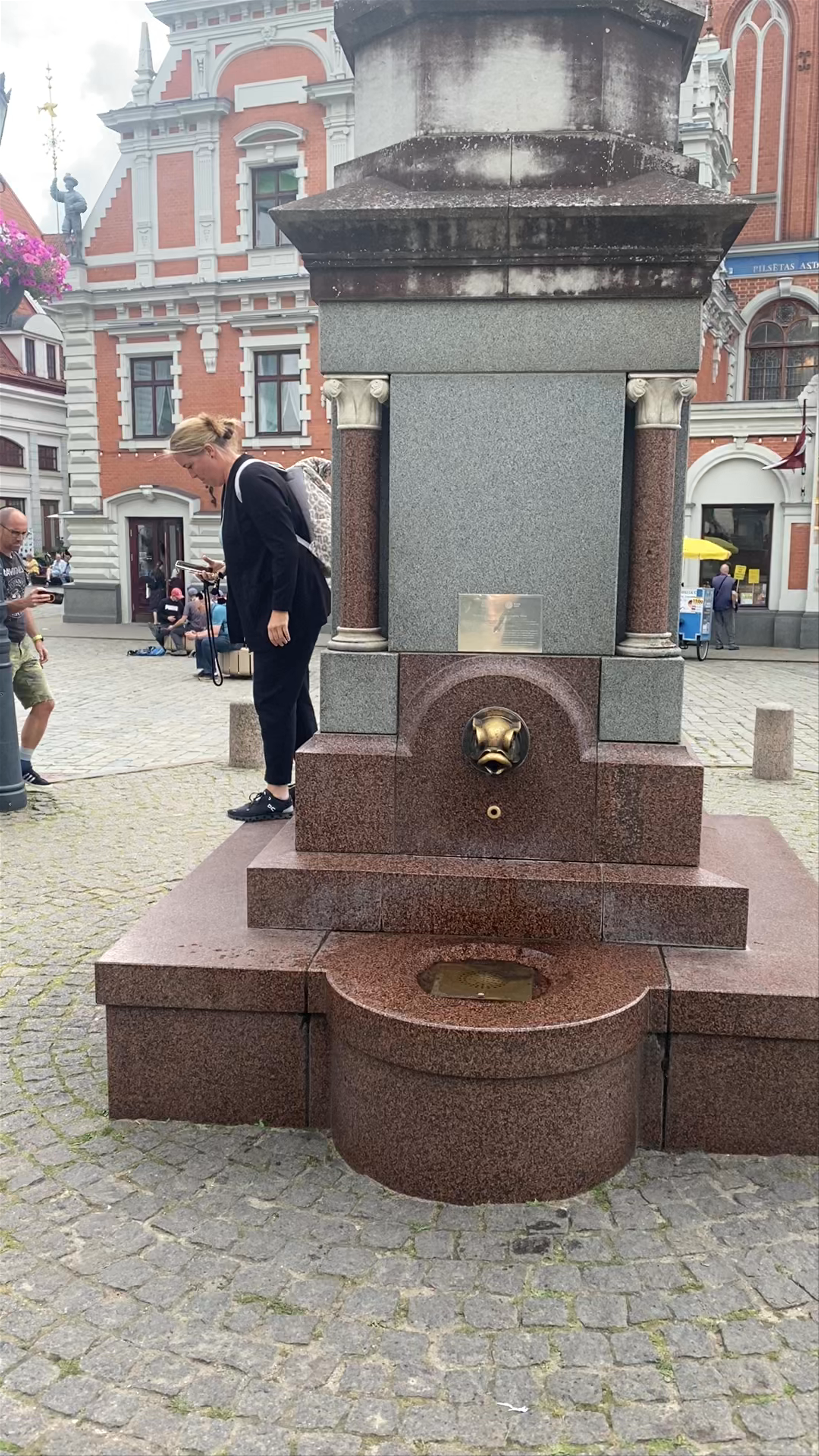 Rolanda Statue: Historic Icon in Central Riga