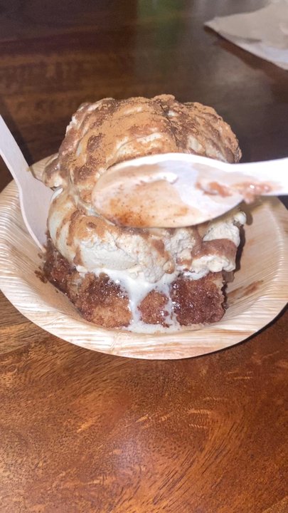 Vegan Scoops - The churro cake hot plate was sooo good - Ice Cream & Frozen Yogurt Near Me - Orlando , Florida