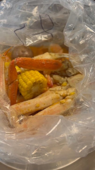 Breaking Crab - Seafood Near Me - Waterbury, Connecticut