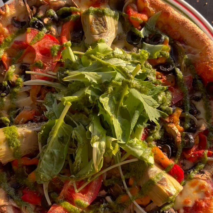 L'Arlequin - Having delicious pizza! - French Near Me - Le Cap d'Agde, 34