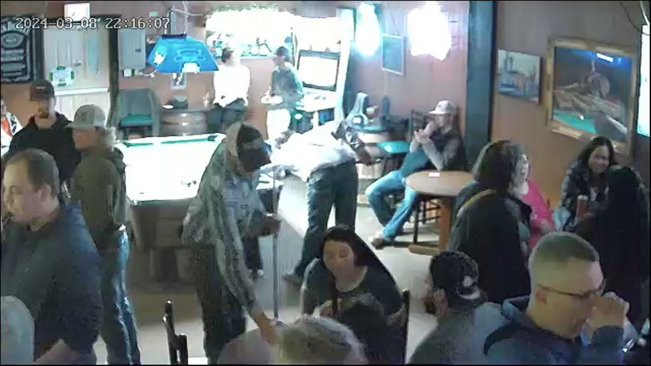 TOP HAT - Bars Near Me - Hutchinson, Kansas