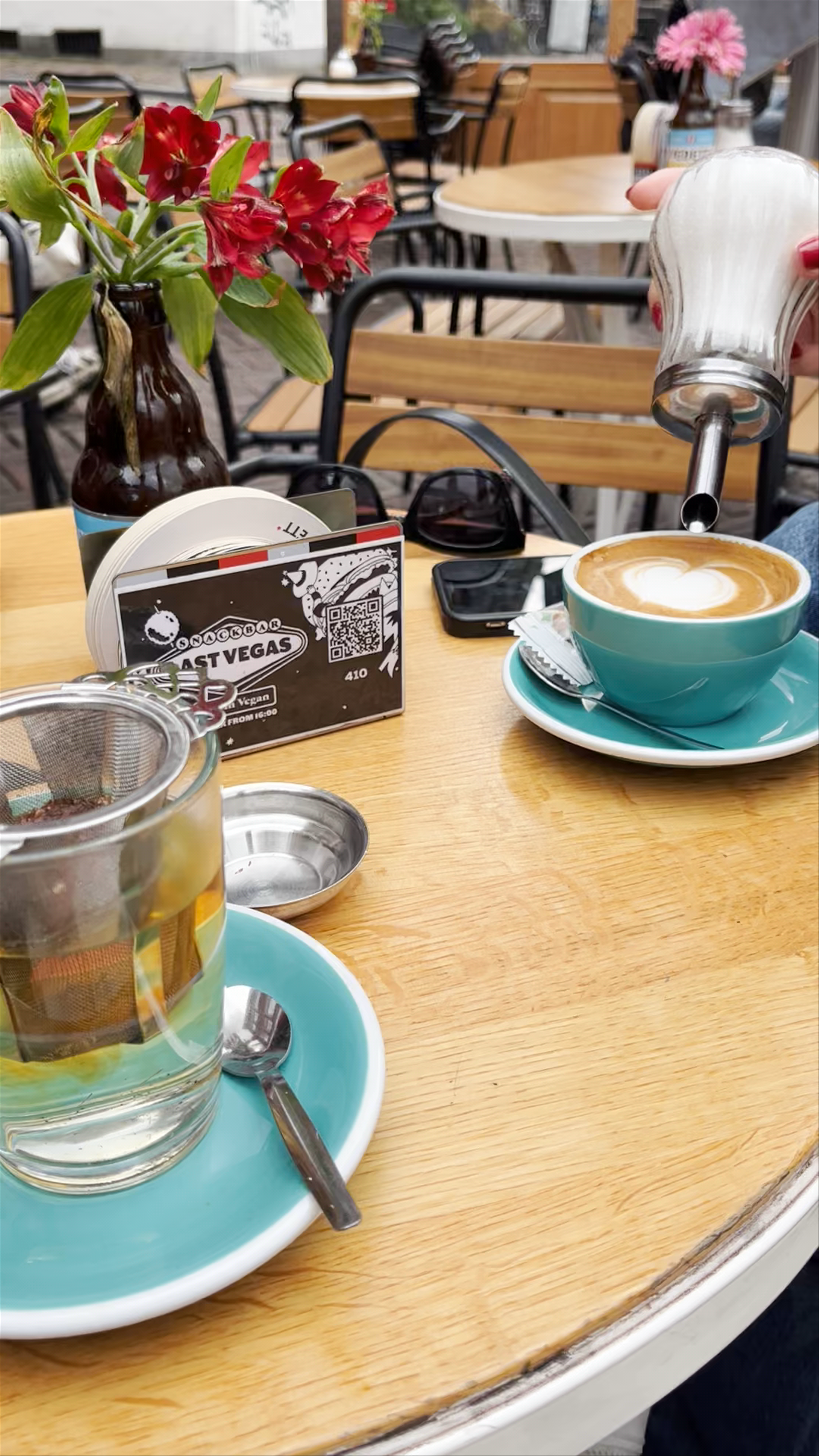 Café de Zaak: Cozy Outdoor Coffee Spot in Utrecht
