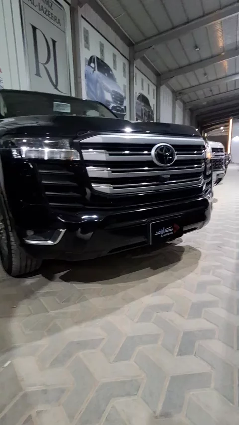 تويوتا لاندكروزر GX-R TWIN TURBO 2025