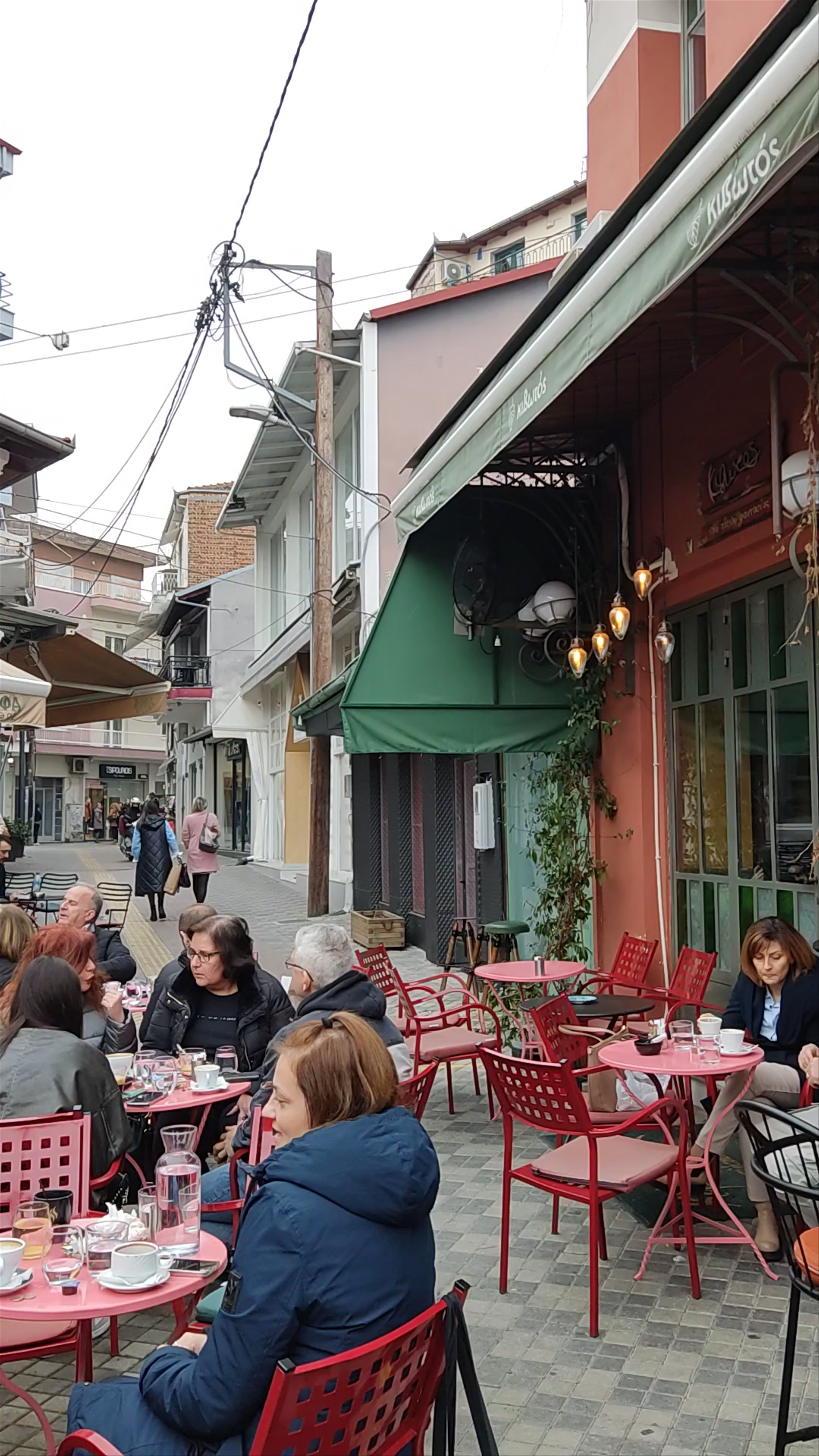 Kivotos Cafe Bar: Cozy Community Vibes in Veria, Greece