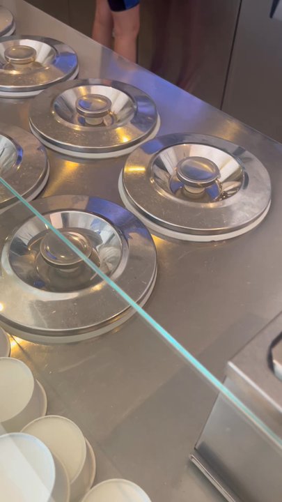Caravaggio Gelato Lab - They have the tins - Gelato Near Me - Berkeley, California