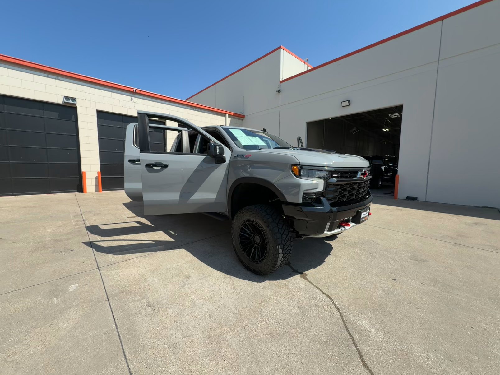 Lifted Trucks - #TX10705 - 2025 Chevrolet Silverado 1500 ZR2 Crew Cab
