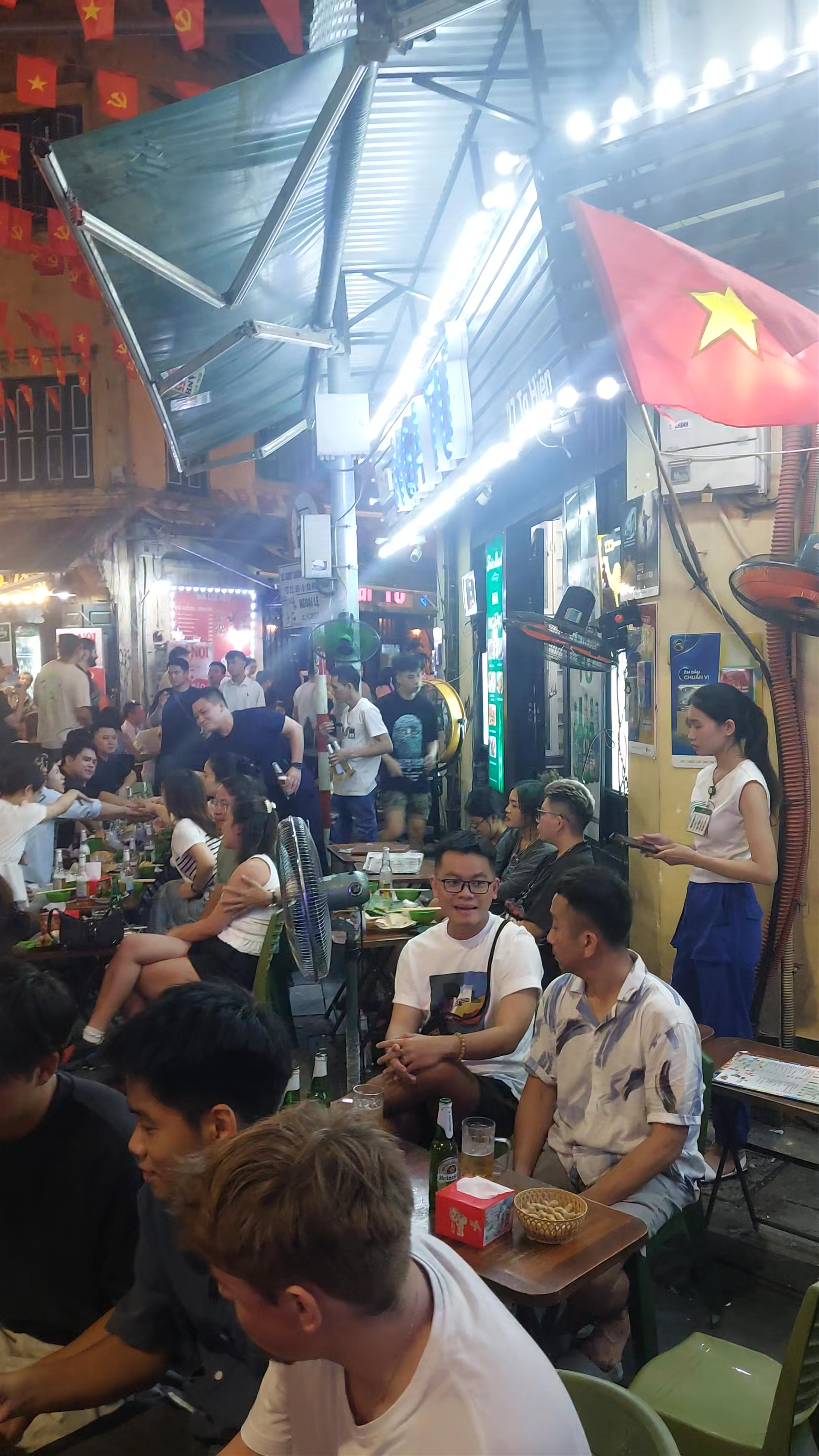 Ta Hien Beer Street Hustle: Nightlife Pulse in Hanoi Old Quarter