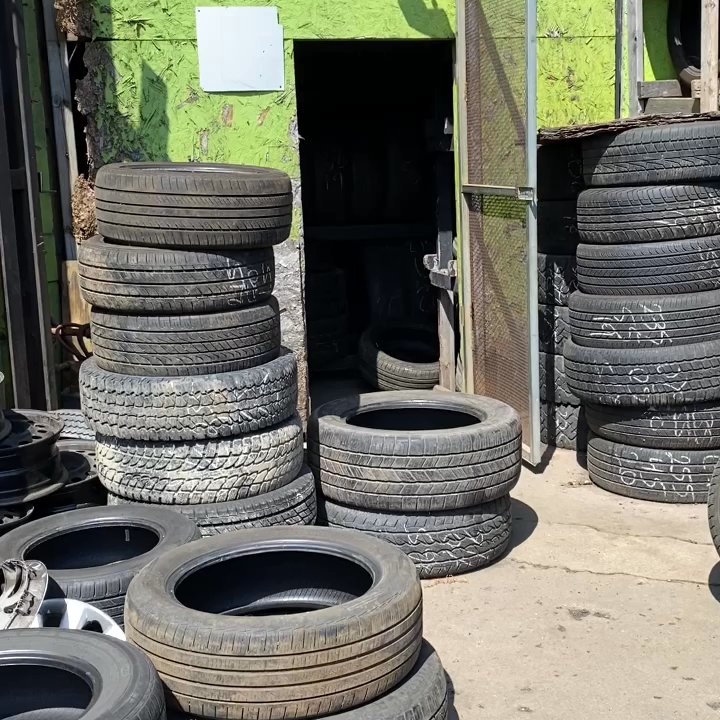 Pro Auto Tires & Wheels - Good music while I waited on my repair - Tires Near Me - Chicago, Illinois