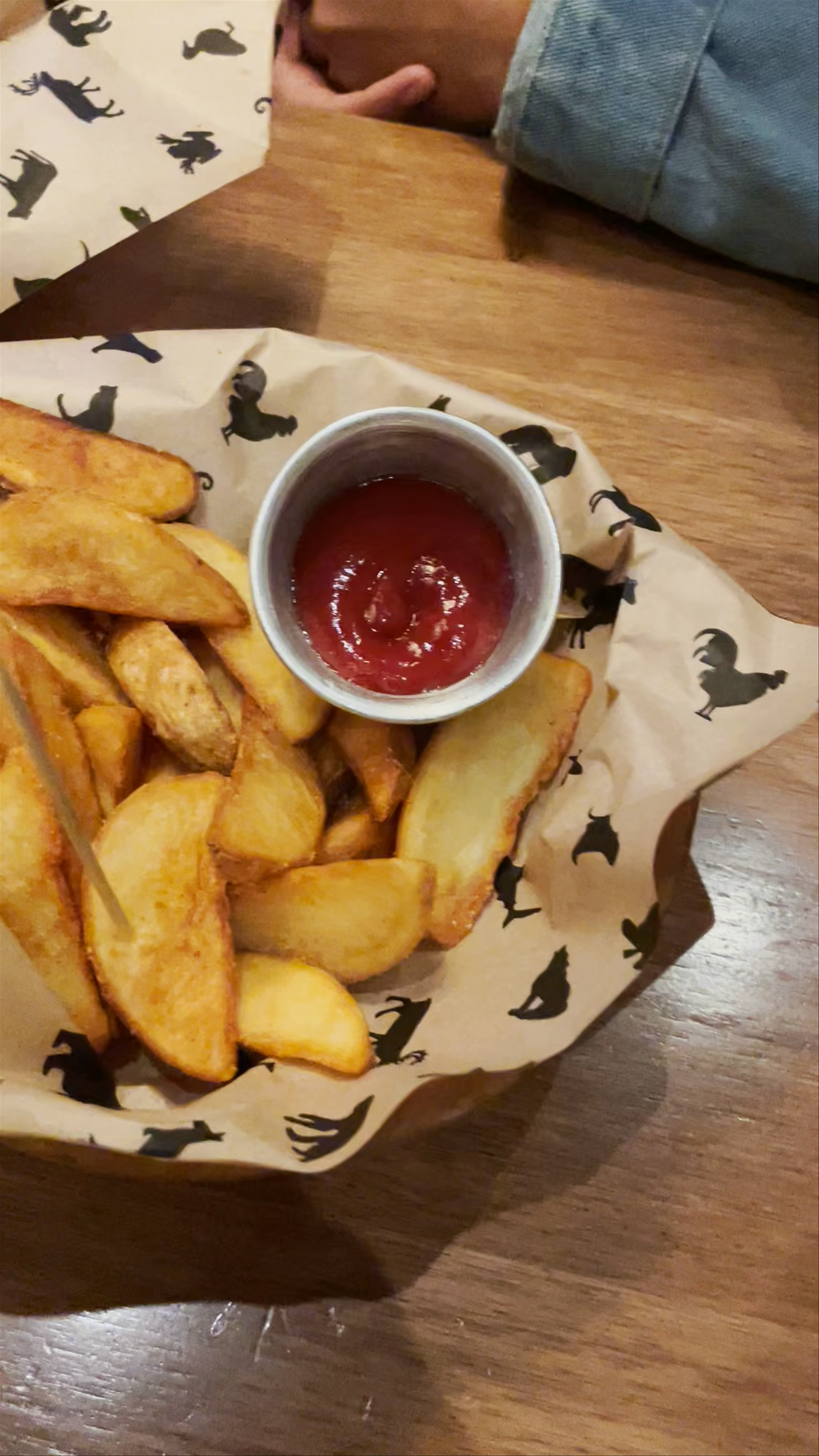 El Mono Bandido Zona T: Vibrant Nightlife and Gourmet Bites in Bogotá