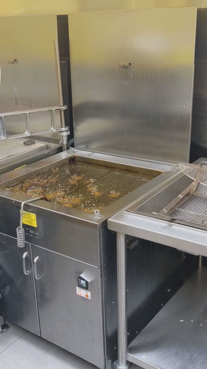 Lokma - Fryer action - Bakeries Near Me - Scarborough, Ontario
