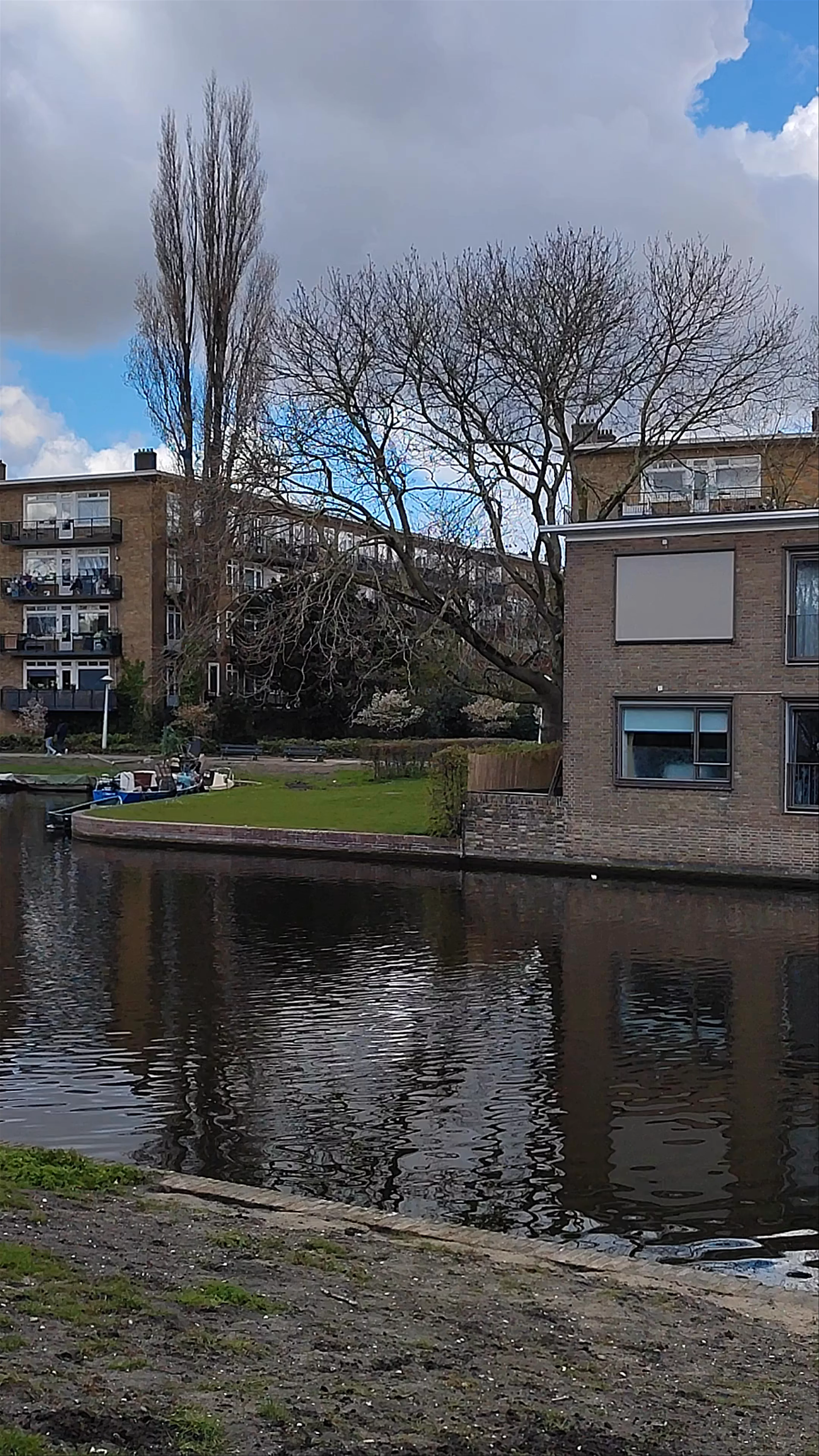 De Augustanahof, Erasmusgracht