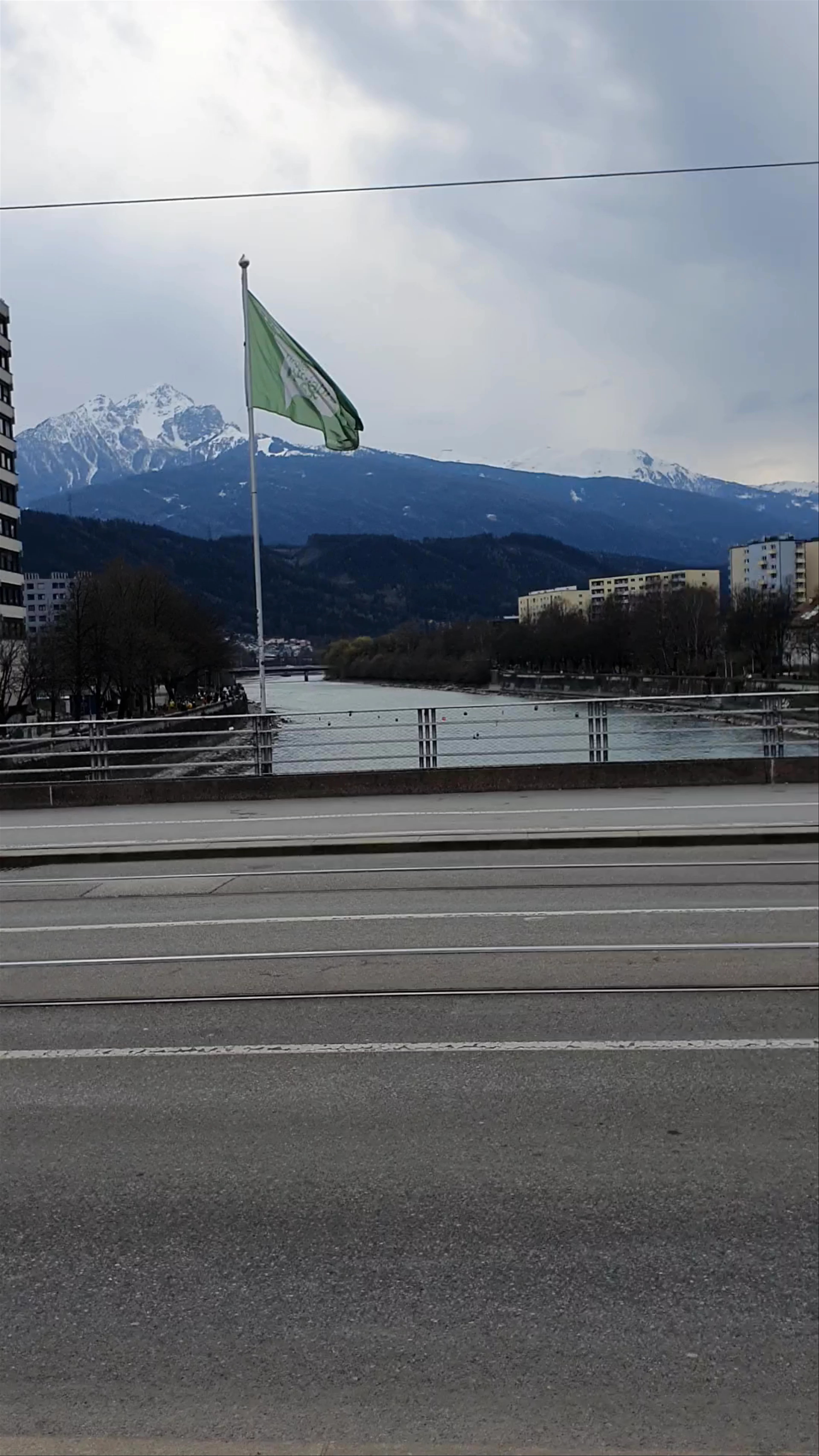 Universitätsbrücke, Tiroler Straße