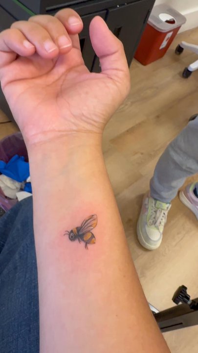 Ink Myth Tattoo - Fine line honeybee - Tattoo Near Me - Wildomar, California