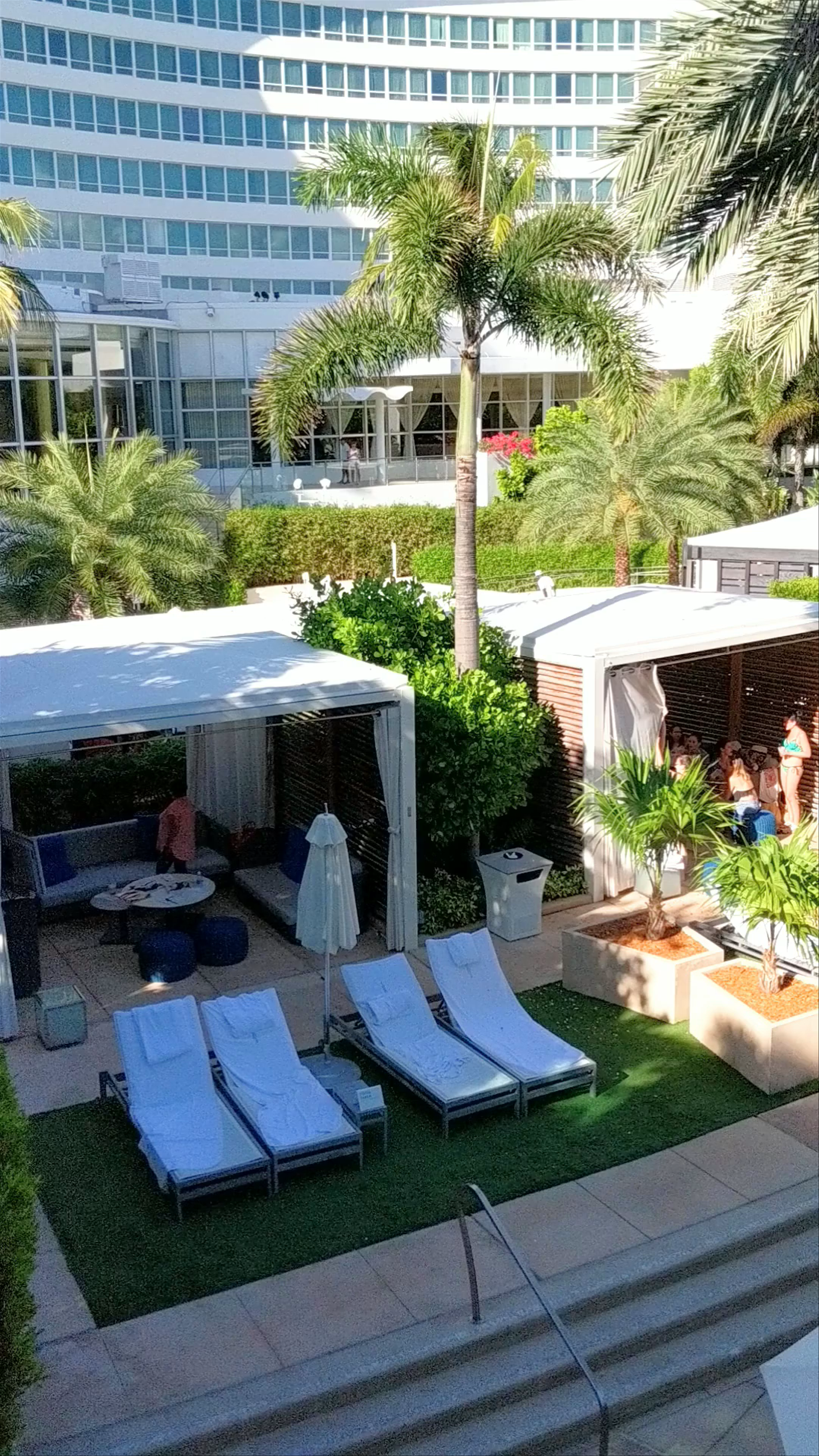 Sunny Luxury Poolside Retreat at Fontainebleau Miami Beach
