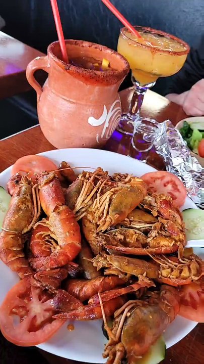 Mariscos El Puerto 2 - Seafood Near Me - Chicago, Illinois