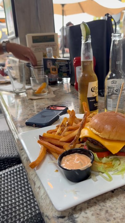 Hennessey's Tavern - HENNESSEY'S TAVERN, Dana Point California! - Pubs Near Me - Dana Point, California