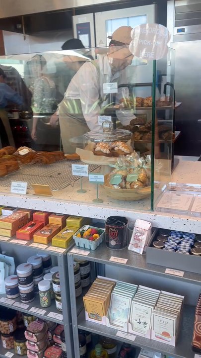 Fondry - Pastry case - Cafes Near Me - Los Angeles, California