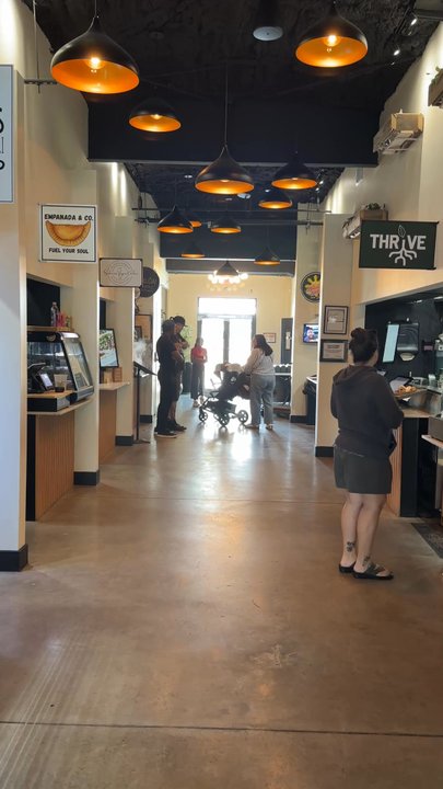 Halls On 5th - Food hall - Bars Near Me - Apopka, Florida