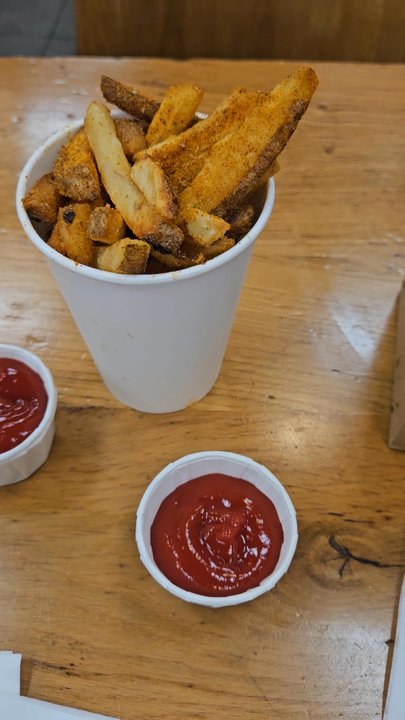 Five Guys - Cajun fries - Burgers Near Me - London, XGL