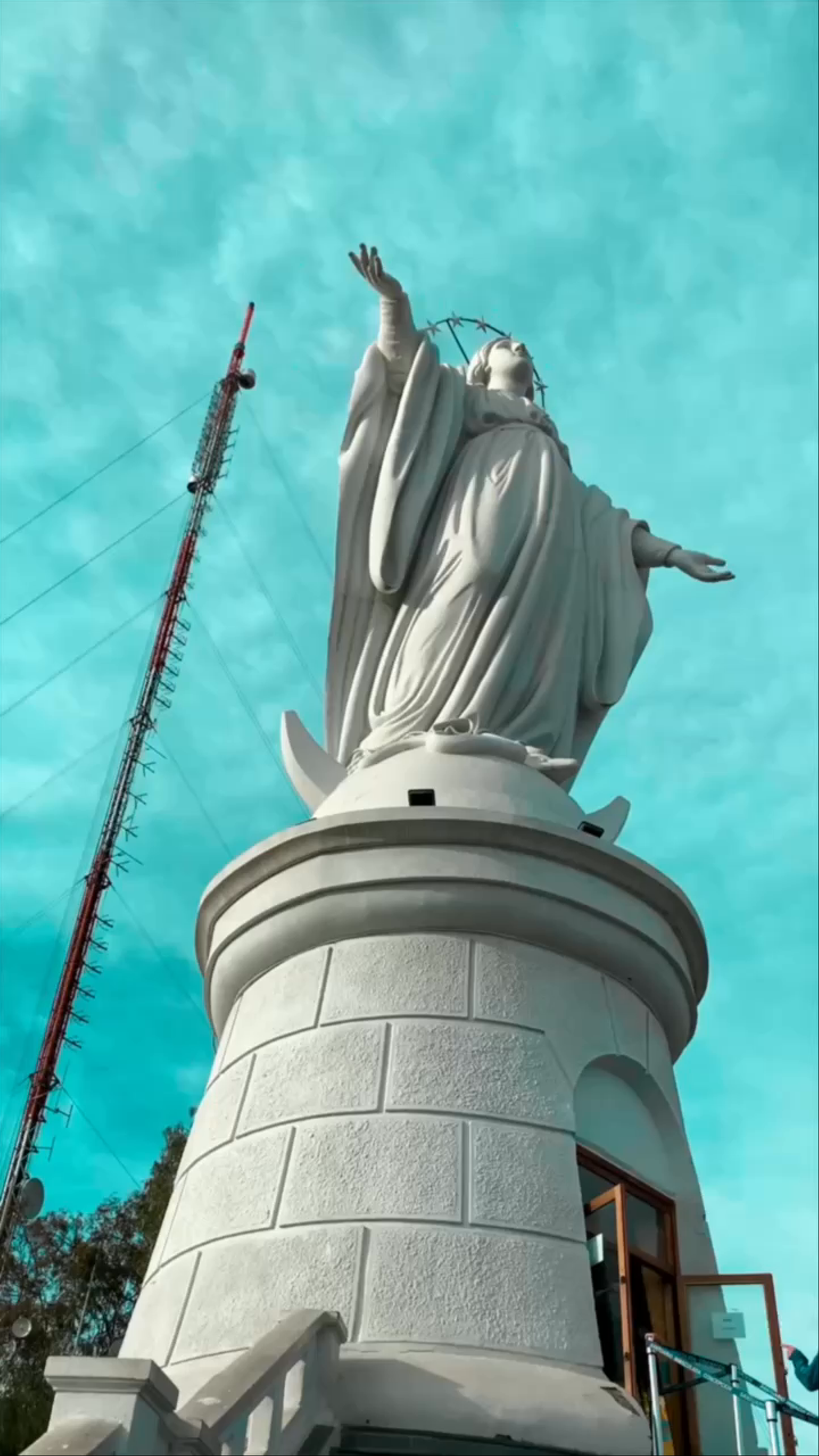Cerro San Cristóbal: Iconic Sanctuary and Panoramic Views in Providencia, Chile