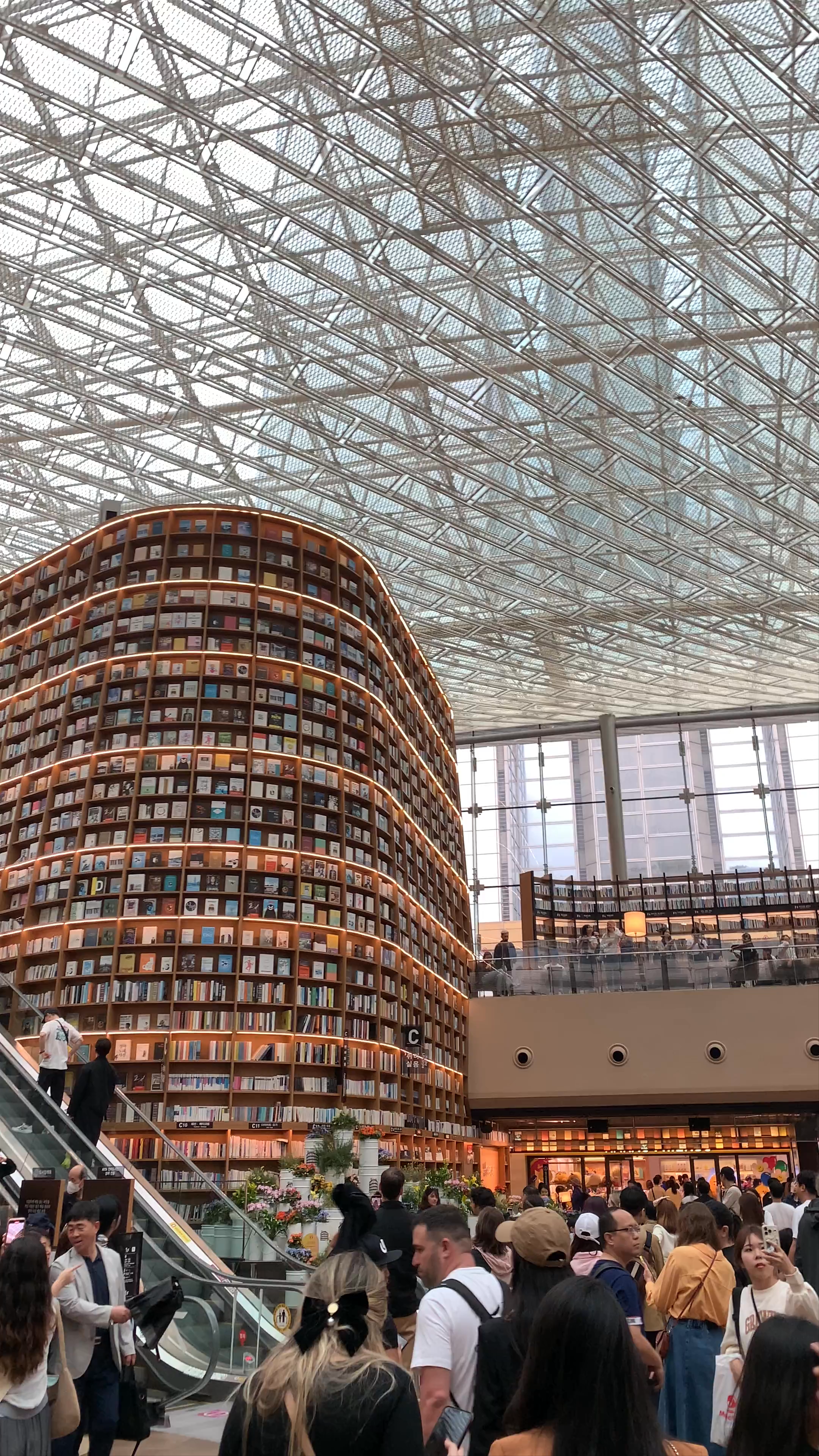 Starfield Library: Seoul’s Architectural Book Haven