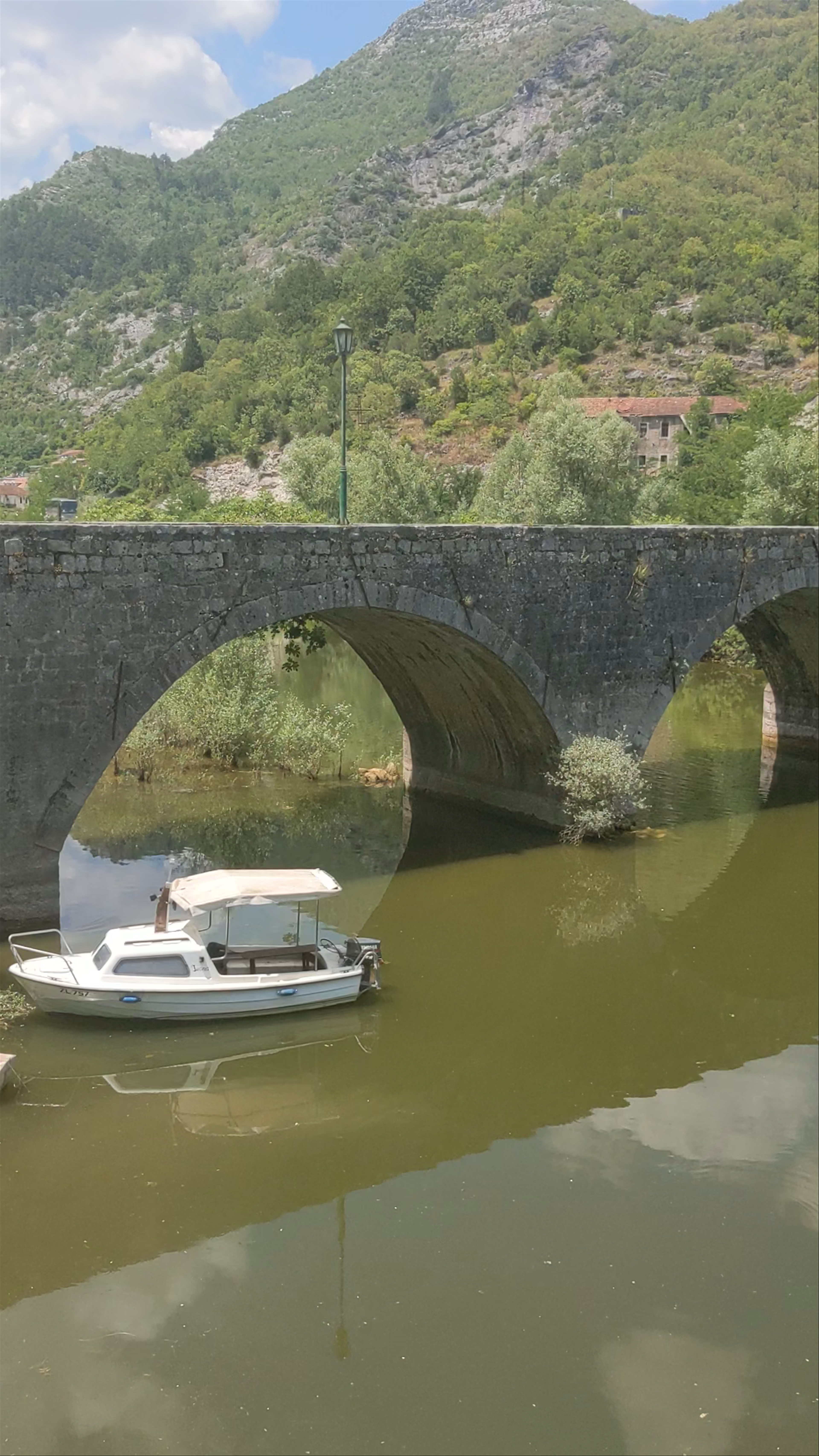 Restoran Savina luka: Serene Riverside Dining in Rijeka Crnojevića, Montenegro