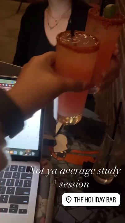 HOLIDAY BAR - Studying at the bar - Bars Near Me - Los Angeles, California