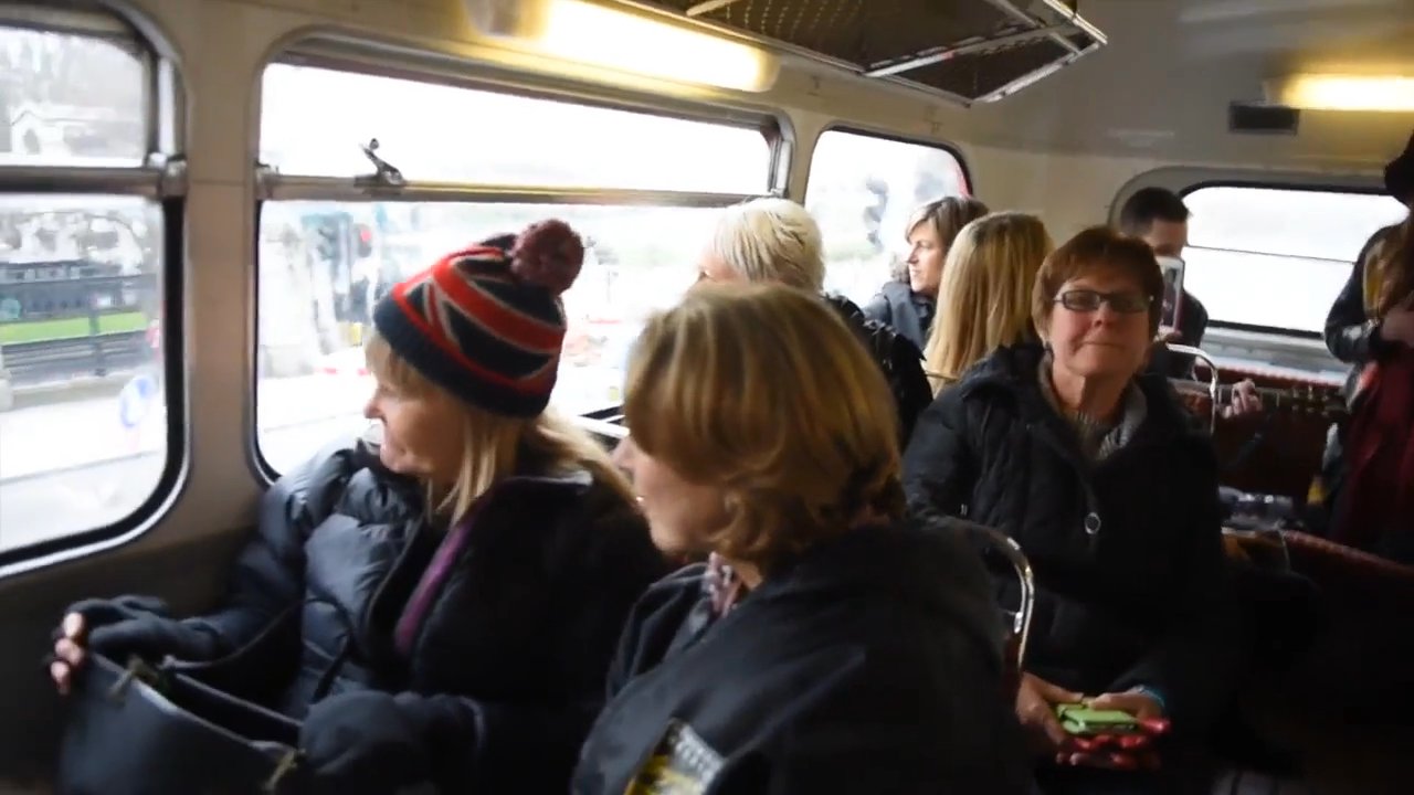Sunbirds Duo - Live on a London Bus - video