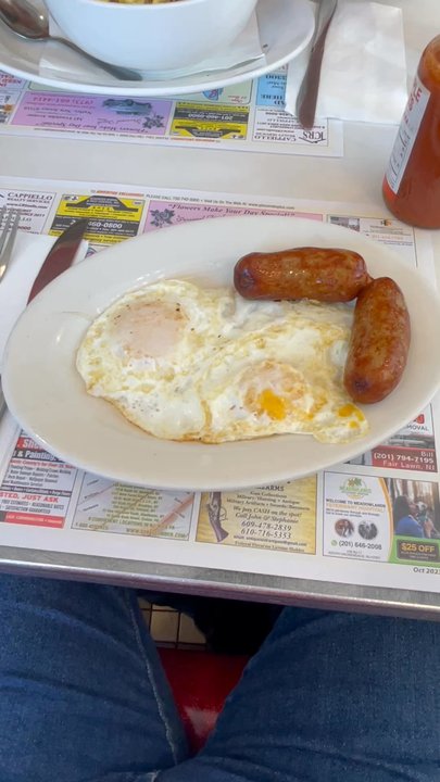 Colonial Diner - Diners Near Me - Lyndhurst, New Jersey