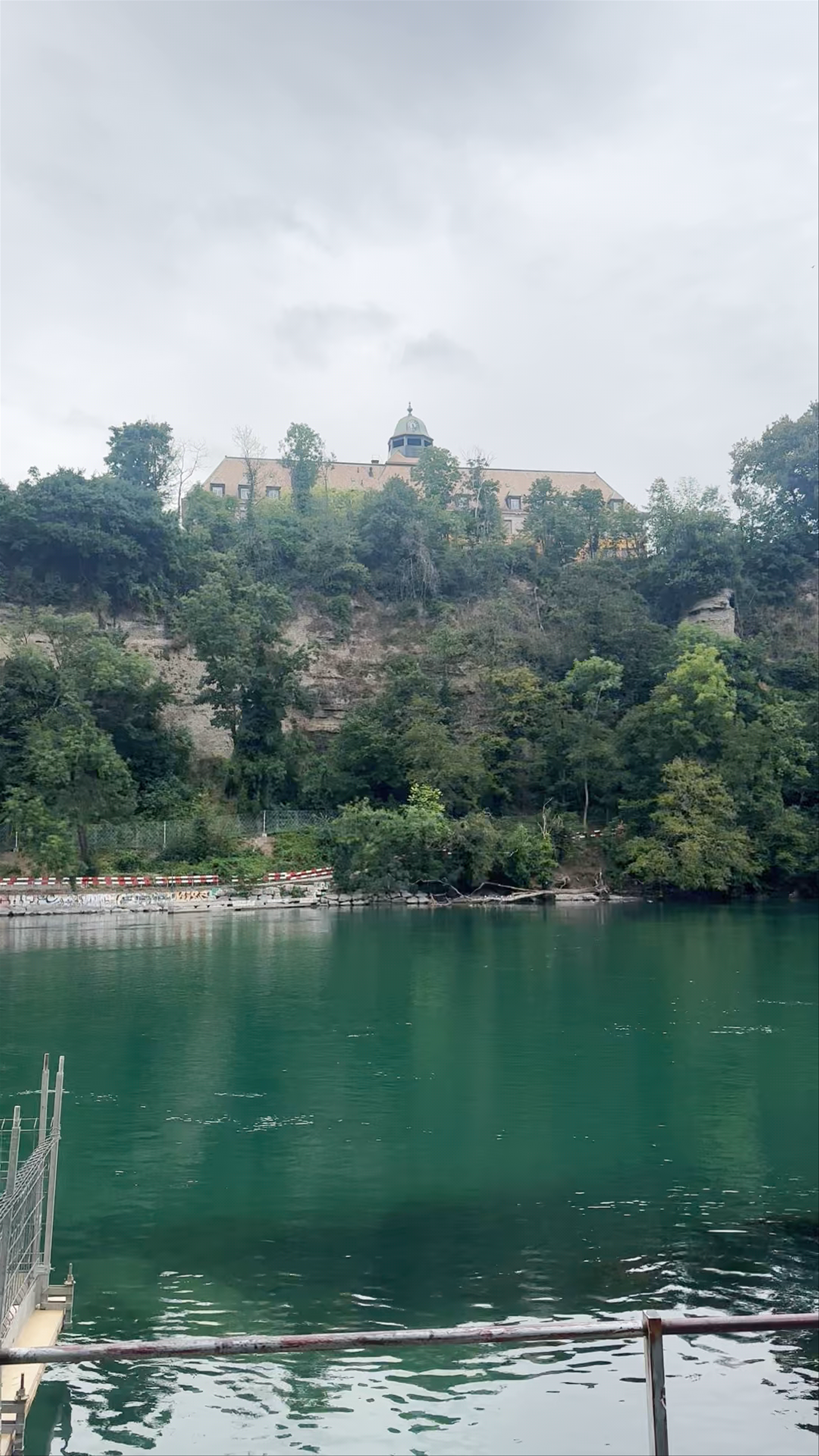 Plage du Rhône: Serene Riverside Views in Geneva