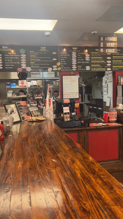 Beth's Burger Bar - American Near Me - Orlando, Florida