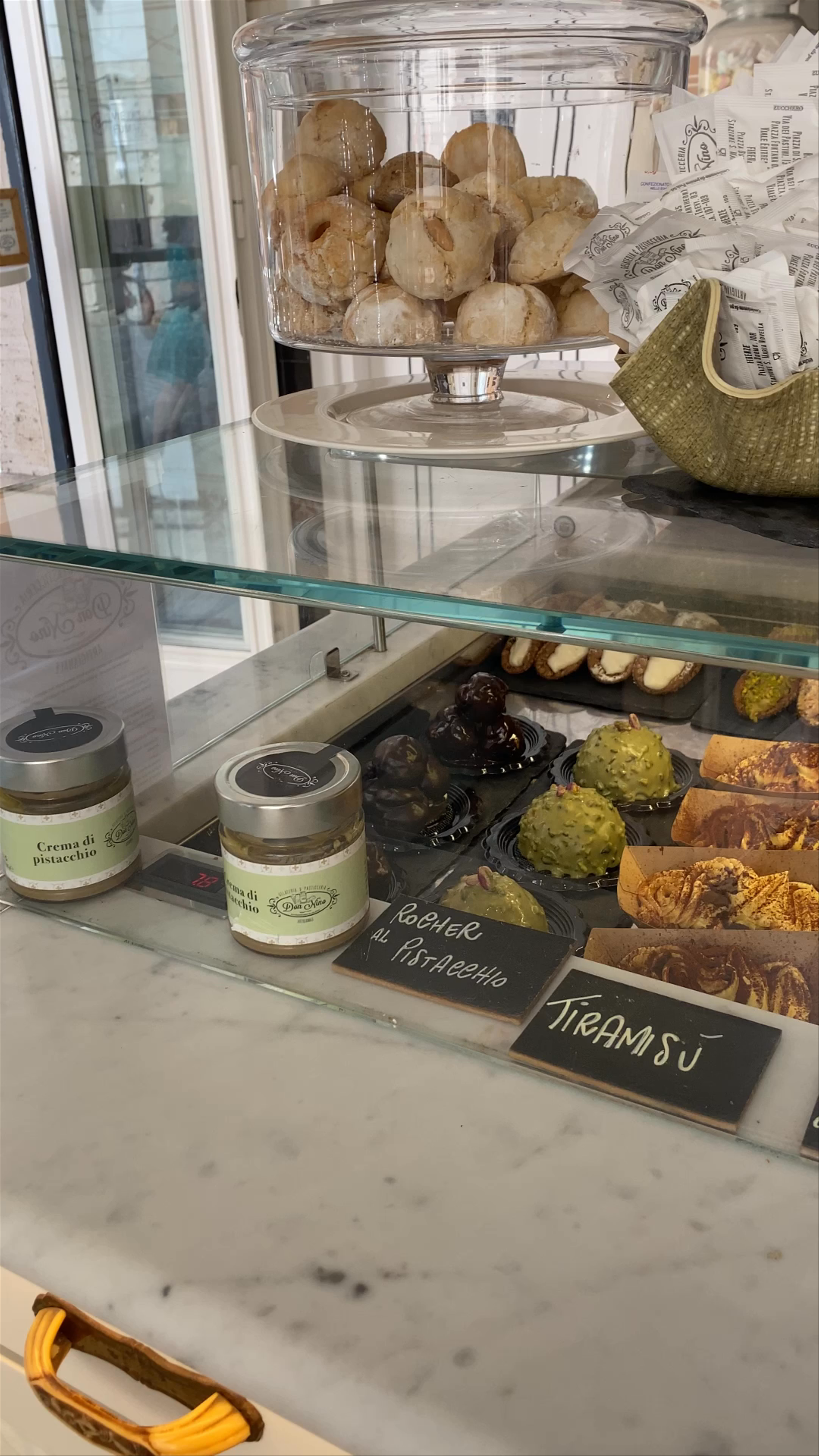 Don Nino: Sicilian Pastry Delights in Rome