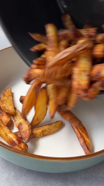 Sticky Chilli Beef Loaded Fries | Fit Foodie Recipe Club