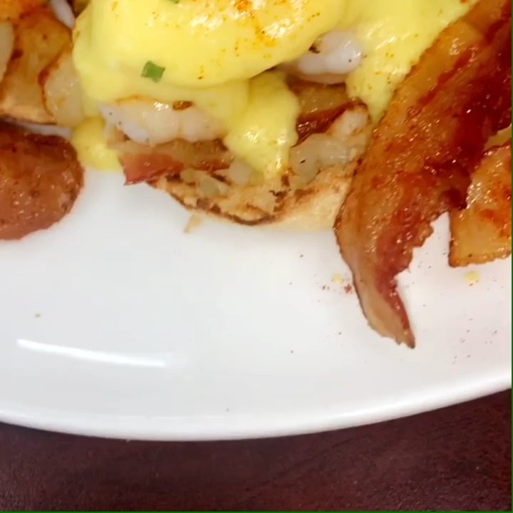 Granite Street Cafe - Shrimp and Bacon Benedict with a side of bacon - Irish Near Me - Quincy, Massachusetts