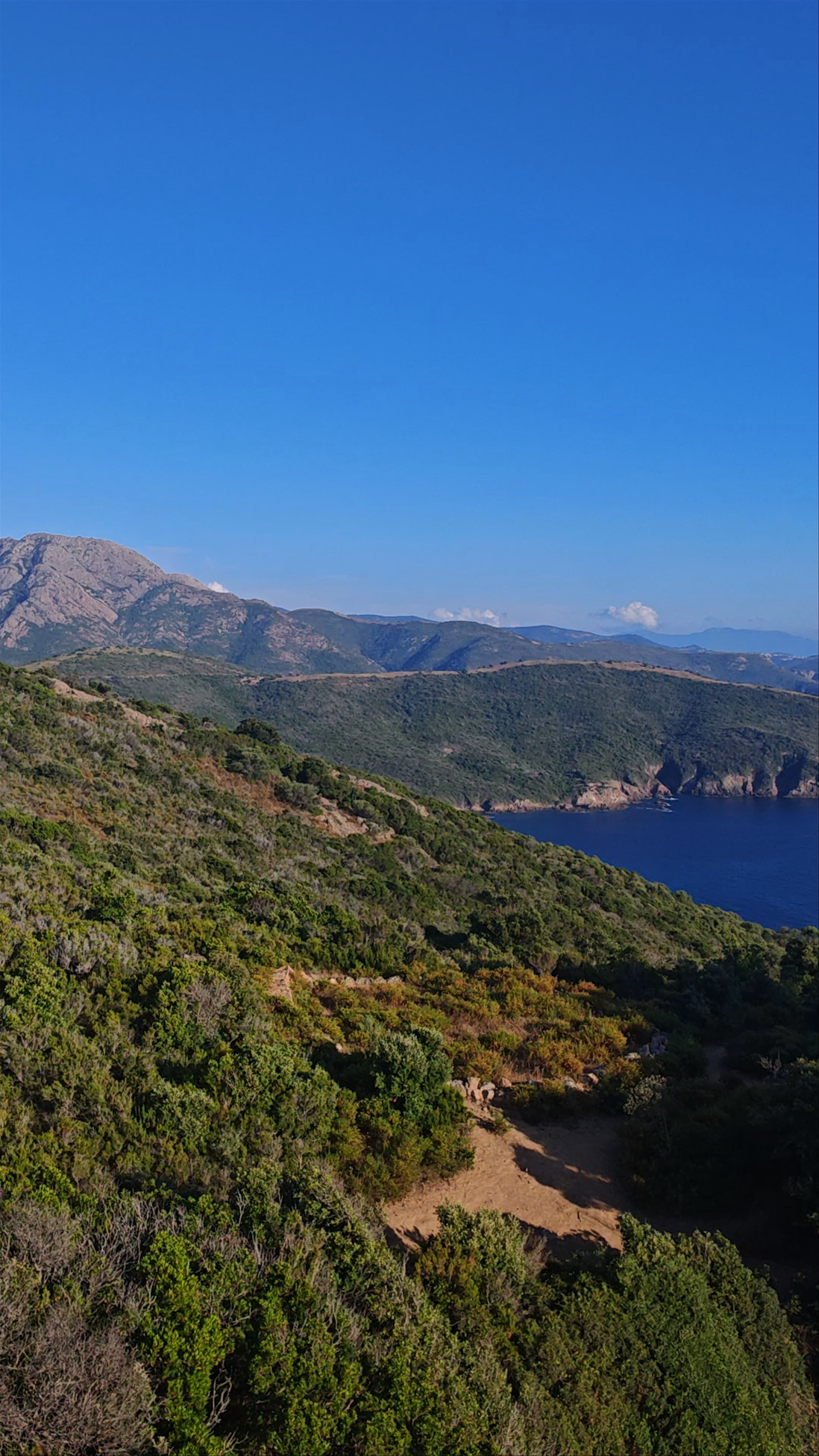 Aux pieds du Capo Rosso