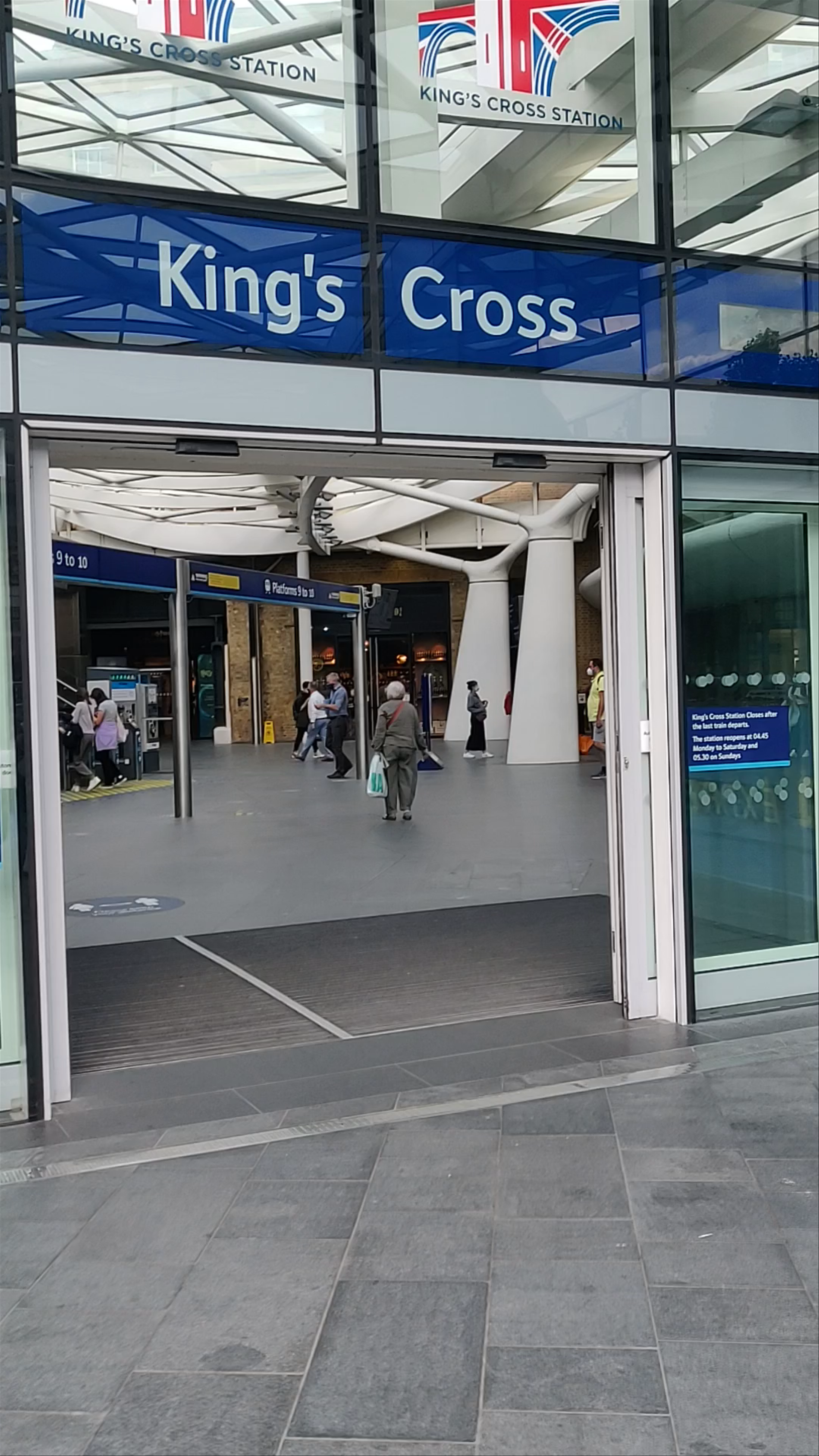 King's Cross Station: Vibrant Transport Hub in London