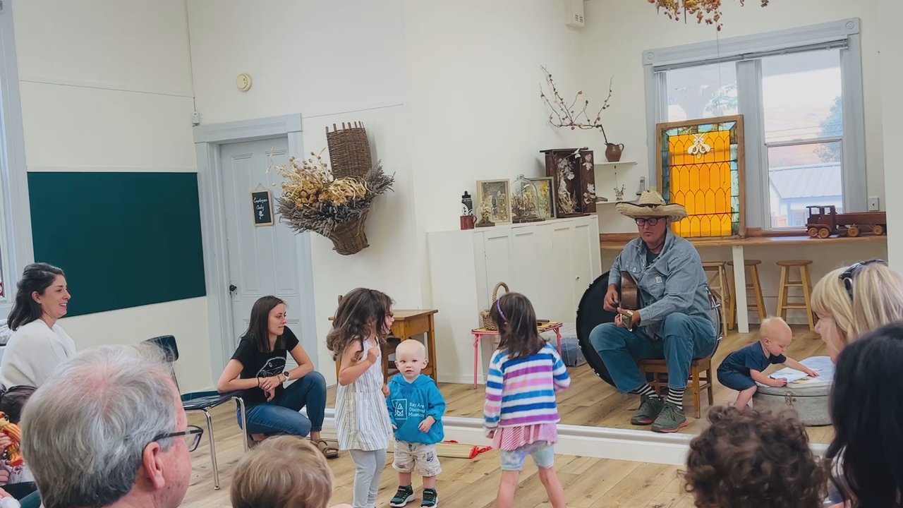 Tenfold Farmstand - Kids time with a animated singer and singalong - Farmers Market Near Me - Petaluma, California