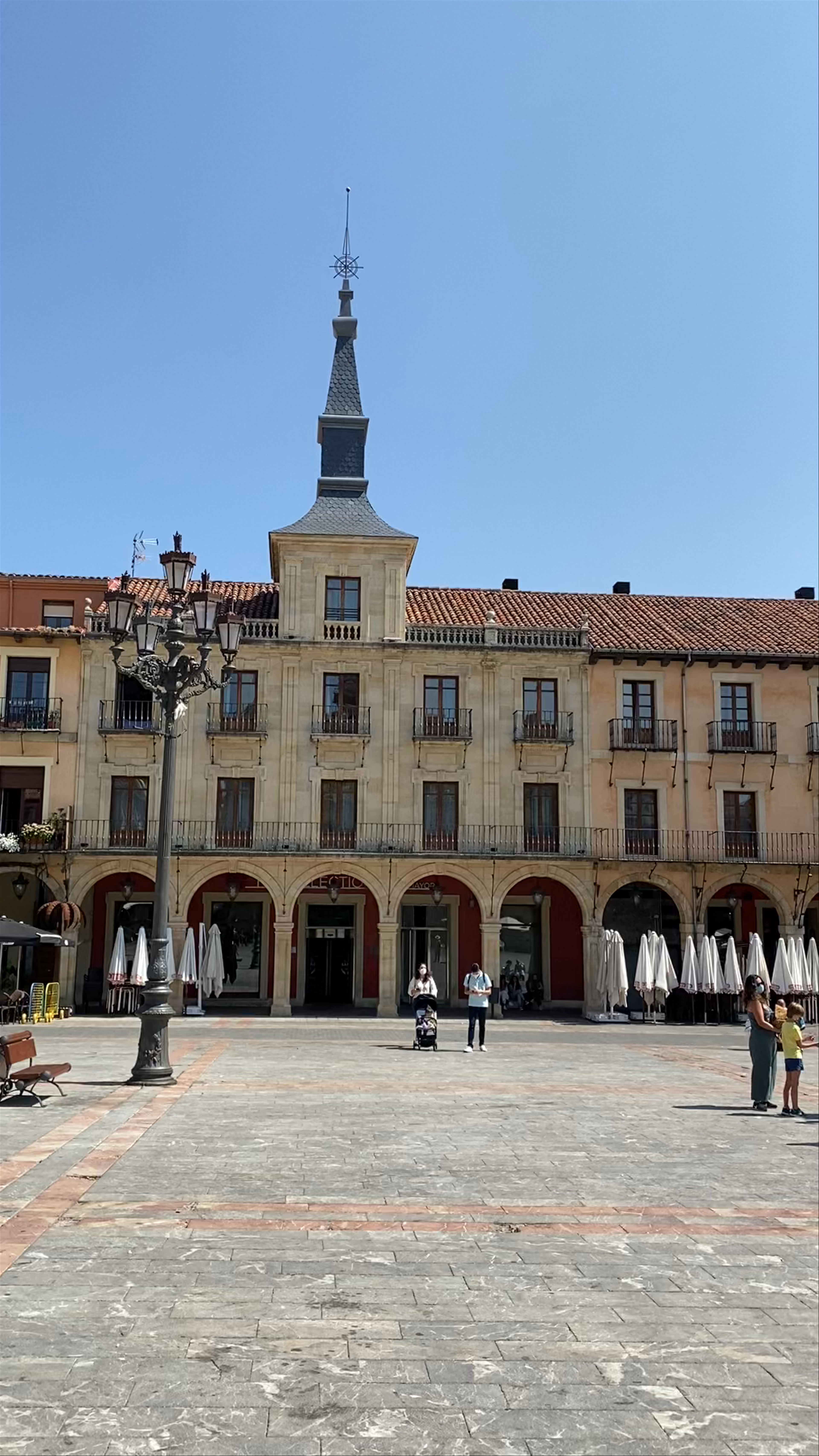 Plaza Mayor in León: A Sunlit Historic Jewel of Castilla y León