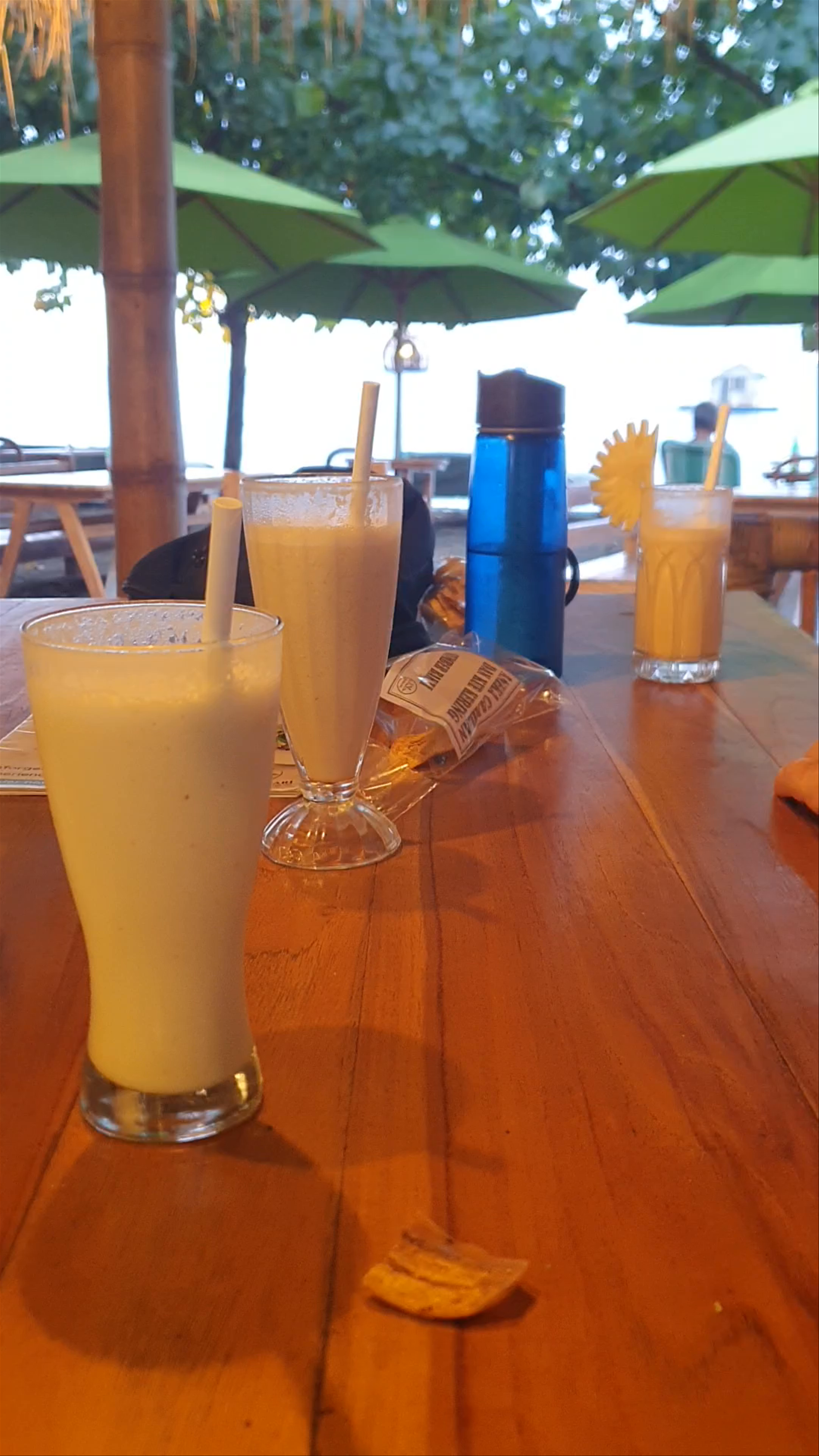 Poleng Beachfront Restaurant: Tropical Refreshment by the Bali Shore
