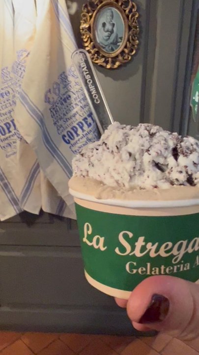La Strega Nocciola - Hazelnut and stracchiatella - Ice Cream & Frozen Yogurt Near Me - Florence, FI