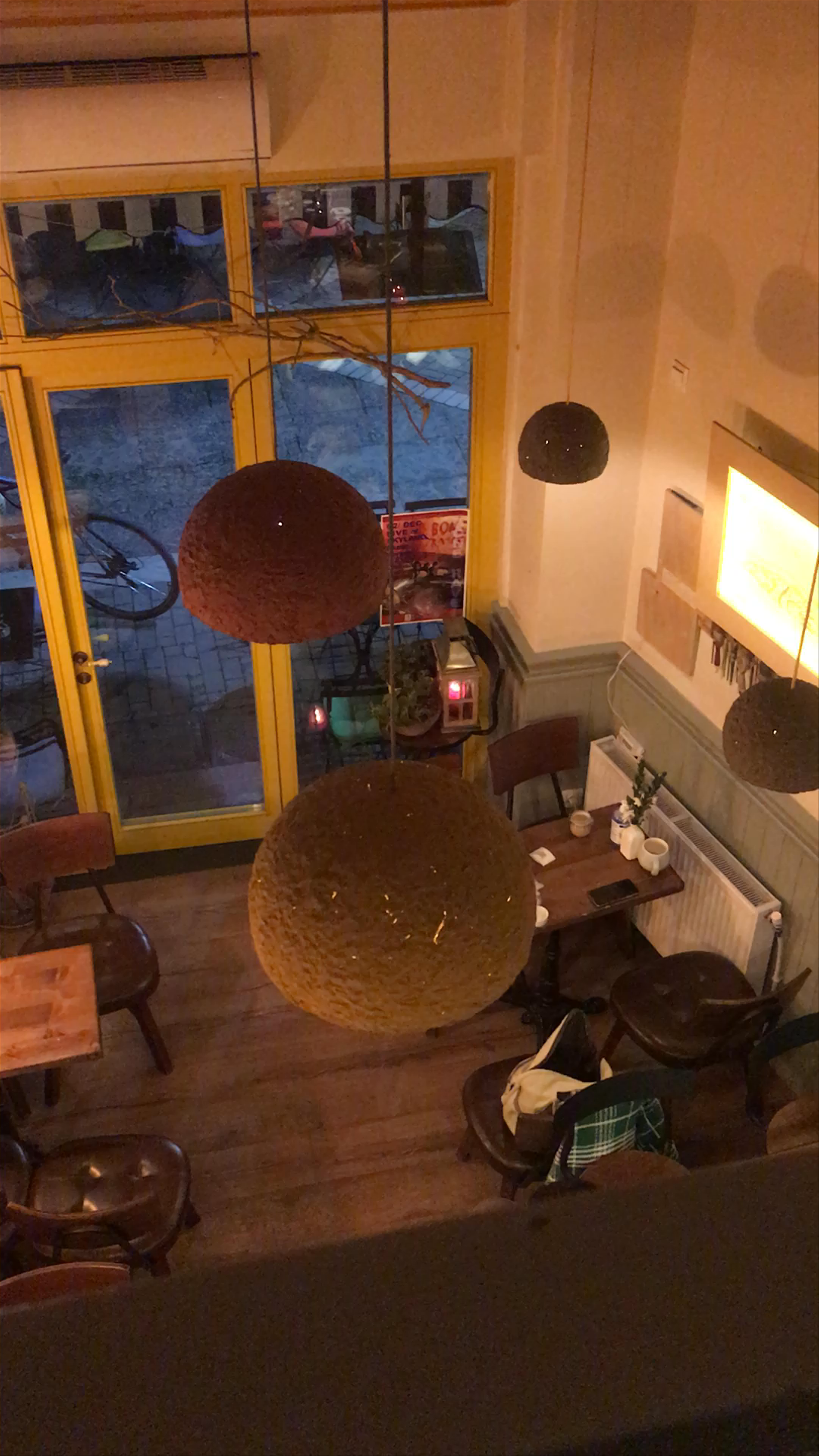 Modi Art Cafe Bar: Cozy Evening Haven in Larisa